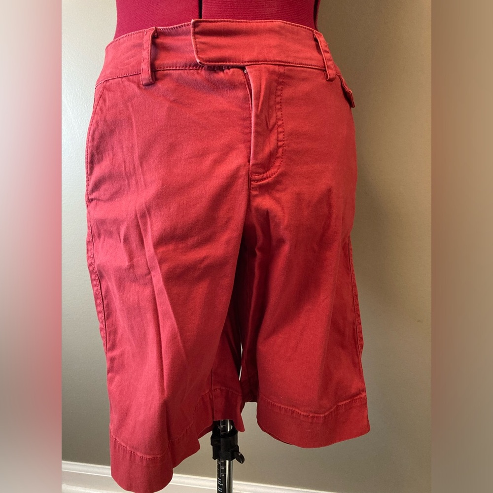 Dockers Mid Rise Curvy Red Women’s Shorts Size 4